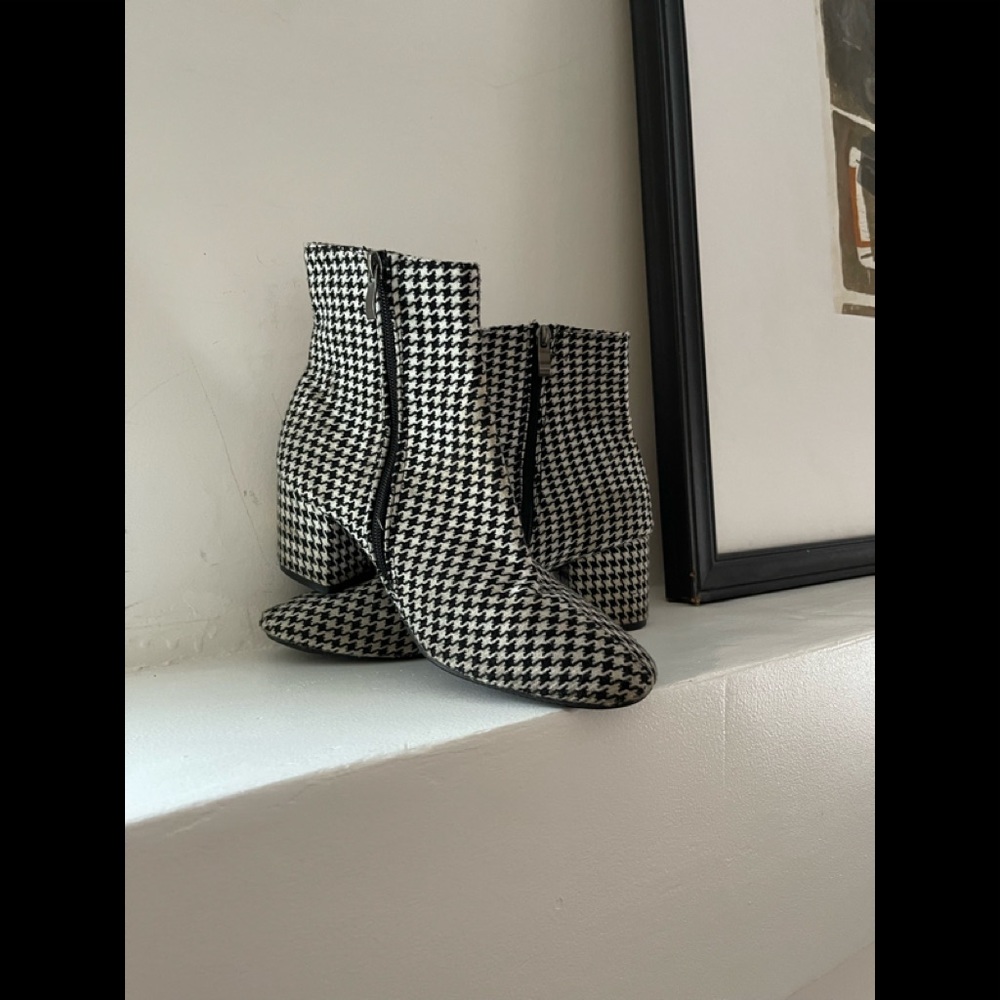 Fantastic rare houndstooth boots